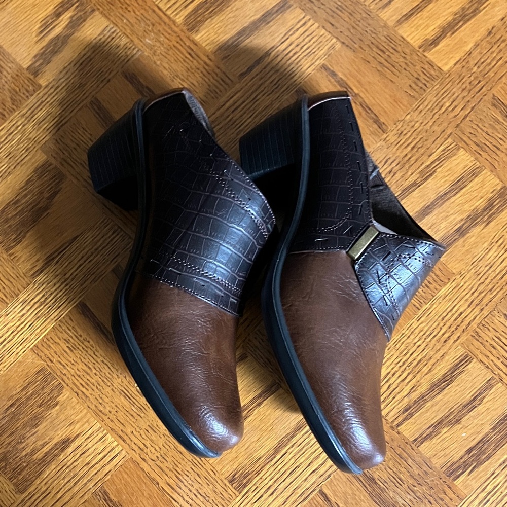 Easy Street Comfort Waves Shoes - Picture 4 of 7